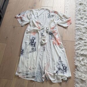 L'ATISTE Cream and Pink Floral Kimono